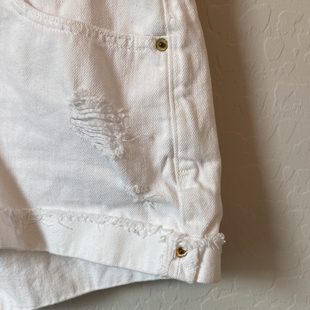 FRAME Denim Le Grand Garçon Cutoff Distressed Denim Short White Women’s Size 26 - Picture 9 of 9